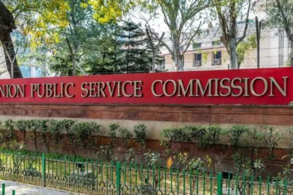 1724925636 photo यूपीएससी पहचान सत्यापन के लिए आधार का उपयोग करेगा: क्या पूजा खेडकर विवाद के कारण यह कदम उठाया गया?