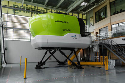 2024 08 27 airBaltic A220 Simula एयरबाल्टिक ने नए एयरबस ए220 सिम्युलेटर के साथ प्रशिक्षण क्षमताओं का विस्तार किया