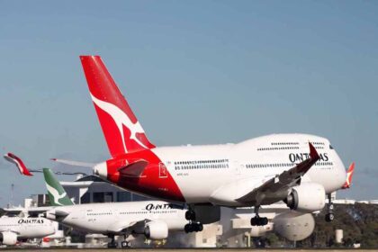 5bfd73f1 3d9f 48d9 a5e4 bcf6692b क्वांटास ग्रुप ने वित्त वर्ष 24 में 2.08 बिलियन अमेरिकी डॉलर की उल्लेखनीय वृद्धि हासिल की, जो उद्योग-अग्रणी रणनीतिक निवेश और यात्री संतुष्टि के प्रति प्रतिबद्धता को दर्शाता है