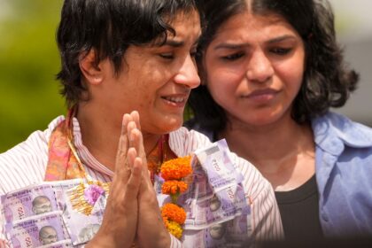 88cv1es8 vinesh phogat 625x300 17 August 24 पेरिस ओलंपिक के बाद भारत लौटने पर विनेश फोगाट का पहला बयान दिल टूटने वाला