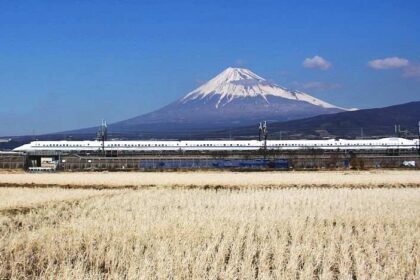 Hokuriku Shinkansen bullet train 1 टोक्यो से ओसाका तक जापान की होकुरिकु शिंकानसेन बुलेट ट्रेन लाइन का विस्तार अनिश्चितता का सामना कर रहा है? आपको क्या जानना चाहिए?