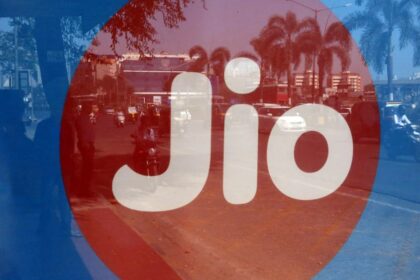 Reliance Jio 1616392474616 जियो टैबलेट और जियो टीवी पर काम चल रहा है, अगले साल हो सकता है लॉन्च