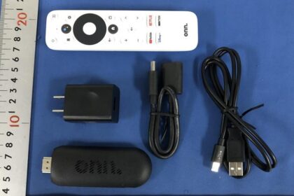 Walmart streaming stick FCC 1615885950406 वॉलमार्ट ऑन ब्रांडेड स्ट्रीमिंग स्टिक एंड्रॉइड टीवी 10 पर चलती है जिसे FCC लिस्टिंग के माध्यम से देखा गया