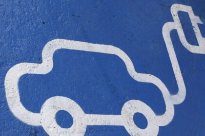 alixpartners electric vehicles reuters 1655960676505 आईआईटी गुवाहाटी ने ईवी चार्जिंग के लिए सौर ऊर्जा का उपयोग करने हेतु अनुकूलित वोल्टेज नियंत्रण दृष्टिकोण विकसित किया