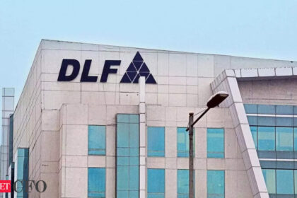 dlf files fir against ex cfo for 311 cr blackmail extortion डीएलएफ ने पूर्व सीएफओ के खिलाफ 311 करोड़ रुपये की ब्लैकमेलिंग, जबरन वसूली, ईटीसीएफओ के लिए एफआईआर दर्ज की