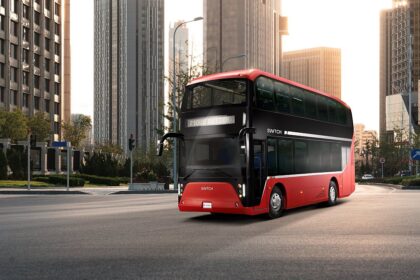 electric double decker bus switch mobility switchevglobal 1660850115011 स्विच मोबिलिटी ने EiV22 का अनावरण किया, देश की पहली इलेक्ट्रिक डबल-डेकर एयर-कंडीशन्ड बस: विवरण