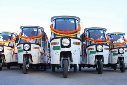 eto motors eauto dmrc 1658392450995 दिल्ली मेट्रो ने अंतिम छोर तक यात्रियों की कनेक्टिविटी के लिए महिलाओं द्वारा संचालित ई-ऑटो के लिए 300 परमिट प्रदान किए