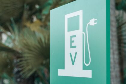 ev india pexels 1656022933234 कर्नाटक सरकार हाइब्रिड कारों के लिए कर माफी और इलेक्ट्रिक वाहनों के लिए प्रोत्साहन की योजना बना रही है