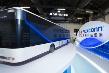 foxconn facebook 1666071111652 फॉक्सकॉन ने पिकअप, क्रॉसओवर मॉडल पेश किए; ग्राहकों को 'बहुत सारे ईवी बेचने' की चाहत: सभी विवरण