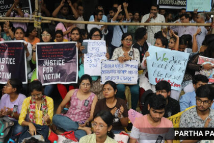 indefinite stir over kolkata doctor rape case doctors continue protests demand workplace safety डॉक्टरों का विरोध प्रदर्शन जारी, कार्यस्थल सुरक्षा की मांग, ईटी हेल्थवर्ल्ड