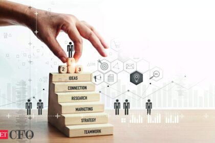 india inc goes all out to retain top talent amid rising attrition बढ़ती हुई छंटनी, ईटीसीएफओ के बीच भारतीय कंपनी जगत शीर्ष प्रतिभाओं को बनाए रखने के लिए हरसंभव प्रयास कर रहा है