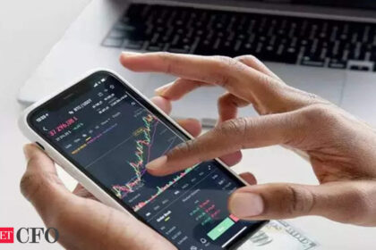 indian it sees cfo churn some join rivals भारतीय आईटी में सीएफओ में बदलाव; कुछ प्रतिद्वंद्वियों में शामिल, सीएफओ समाचार, ईटीसीएफओ