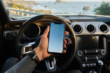 iphone worse drivers android pexels 1652272195872 वर्षों के प्रयास के बावजूद एप्पल की सेल्फ ड्राइविंग कार की कोशिश रुकी, क्योंकि प्रतिद्वंद्वी आगे निकल गए: रिपोर्ट