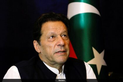 jbg3lne imran khan reuters 625x300 04 August 24 "एक ही टीम ने भारत को हराया": बांग्लादेश से पाकिस्तान की हार के बाद इमरान खान का सोशल मीडिया पर गुस्सा