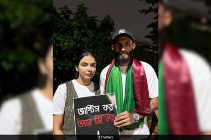 jdufaqbg subhasish bose 625x300 19 August 24 मोहन बागान सुपर जायंट के कप्तान सुभाशीष बोस ने कोलकाता बलात्कार कांड के खिलाफ विरोध मार्च का नेतृत्व किया