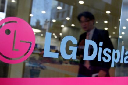 lg display reuters 1563880513947 एलजी डिस्प्ले को कमजोर टीवी मांग के कारण घाटा बढ़ा