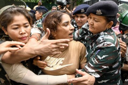 pv76mrno vinesh protest 625x300 14 August 24 "पेरिस ओलंपिक में सामान्य प्रदर्शन के पीछे पहलवानों का विरोध प्रदर्शन": महासंघ प्रमुख संजय सिंह