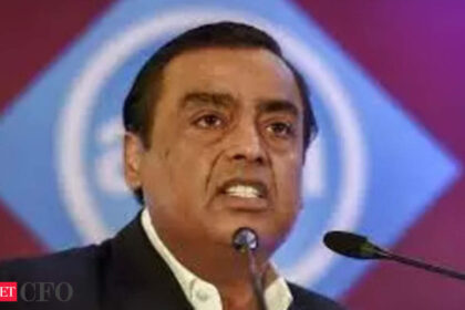 reliance agm 2024 ambani predicts top 30 status highlights jios innovations and notes 1 7 lakh jobs अंबानी ने शीर्ष-30 वैश्विक स्थिति की भविष्यवाणी की, जियो के नवाचारों पर प्रकाश डाला, और 1.7 लाख नौकरियों का सृजन किया, ईटीसीएफओ