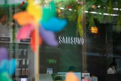 samsung wind bloomberg 1627532970602 सैमसंग 7nm प्रक्रिया पर आधारित अगली पीढ़ी के सेल्फ-ड्राइविंग चिप्स बनाने के लिए टेस्ला के साथ बातचीत कर रहा है: रिपोर्ट