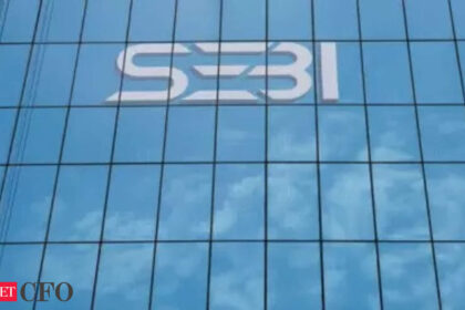sensationalism or cause for concern what experts and opposition say on hindenburg vs sebi issue सनसनीखेज या चिंता का विषय? हिंडनबर्ग बनाम सेबी मुद्दे पर विशेषज्ञ और विपक्ष क्या कहते हैं, ETCFO