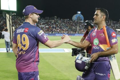 tufb791o ms dhoni and steve smith bcci 625x300 30 August 24 "स्टीव स्मिथ, एमएस धोनी को छोड़ दें...": एलएसजी बॉस संजीव गोयनका ने आरपीएस के मालिक के रूप में आईपीएल फाइनल में हार को याद किया