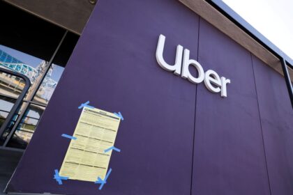 uber reuters 1624941234676 उबर ब्रिटेन के ड्राइवरों के लिए पेंशन योजना शुरू करेगा