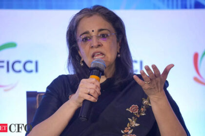 what are the allegations levied by hindenburg against sebi chief सेबी प्रमुख के खिलाफ हिंडनबर्ग द्वारा लगाए गए आरोप क्या हैं?, ईटीसीएफओ