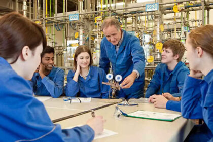 1725389640 photo एमआईटी बनाम स्टैनफोर्ड: आपको केमिकल इंजीनियरिंग की पढ़ाई कहां करनी चाहिए?