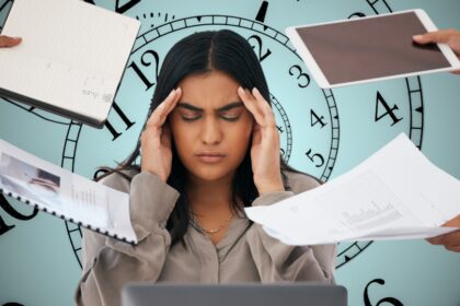 1725454013 photo घड़ी के जाल में फंसे: क्या भारतीय कर्मचारियों को कार्यालय समय के बाद कनेक्शन काटने का अधिकार होना चाहिए?