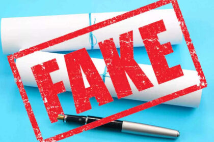 1726173179 photo डिग्री की प्रामाणिकता कैसे सत्यापित करें: नियोक्ताओं और संस्थानों के लिए उपकरण और तकनीकें