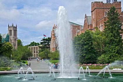 1726243855 photo यूडब्ल्यू बनाम जॉर्जिया टेक: कौन सा विश्वविद्यालय बेहतर डेटा विज्ञान और एआई कैरियर के अवसर प्रदान करता है?