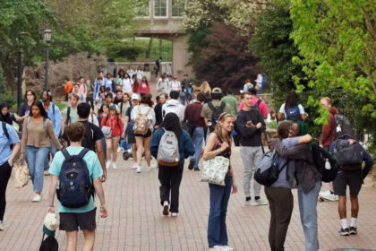 1726262211 photo क्या भारत में इंजीनियरिंग का क्रेज कम हो रहा है? हाल के रुझानों पर एक गहन नज़र