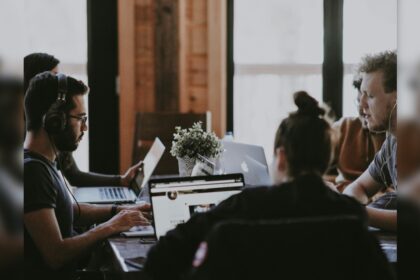 1726559752 photo वेतन से परे: नौकरी से संतुष्टि, कार्य-जीवन संतुलन, जेन जेड कार्यबल के लिए वेतन से अधिक महत्वपूर्ण है