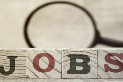 1726601596 photo वैश्विक टेक दिग्गज कंपनियां खतरनाक दर पर छंटनी कर रही हैं: नौकरी में कटौती के दौरान आपको बचाए रखने के लिए शीर्ष 7 साइड हसल