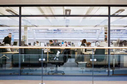 1726782597 photo अमेज़न, विप्रो, टीसीएस की ऑफिस में वापसी की नीति कर्मचारियों को बुरी तरह प्रभावित कर रही है: सुचारू वापसी के लिए स्मार्ट ट्रांजिशन टिप्स