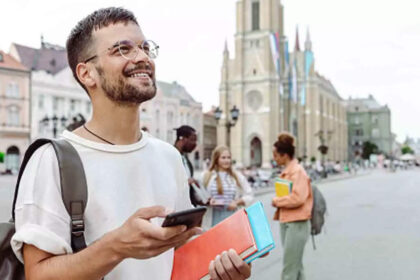 1726797376 photo 2024-25 में विदेश में अध्ययन: भारतीय छात्रों के लिए उभरते रुझान और अवसर