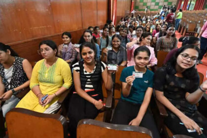 1726808363 photo DUSU चुनाव 2024: प्रमुख पदों के लिए अनंतिम उम्मीदवारों की सूची जारी, अध्यक्ष और उपाध्यक्ष की जिम्मेदारियों की जाँच करें