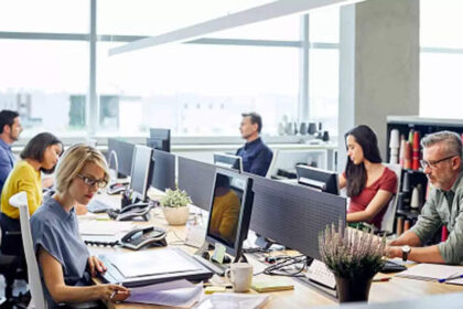 1726866976 photo भारत बनाम अन्य देश: सबसे अधिक काम करने वाले देशों पर एक नज़र और कार्यस्थल पर बर्नआउट के प्रमुख संकेत