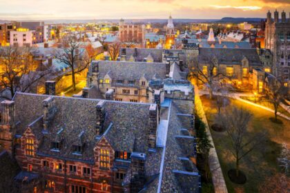 1727021838 photo 75,000 डॉलर से कम आय वाले परिवार पूर्ण छात्रवृत्ति के लिए पात्र हो सकते हैं: येल विश्वविद्यालय में वित्तीय सहायता के बारे में बताया गया