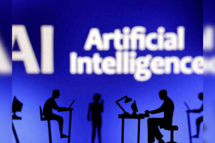 1727216381 photo क्या AI दोस्त है या दुश्मन? विकसित होते जॉब मार्केट में सफल होने के लिए 5 गेम-चेंजिंग रणनीतियाँ