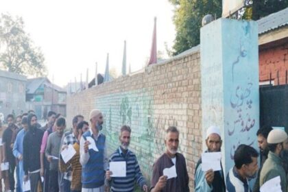 1727505718 photo 57.3% पर, जम्मू-कश्मीर चरण 2 के लिए मतदान पहले चरण के 61.4% से कम | भारत समाचार