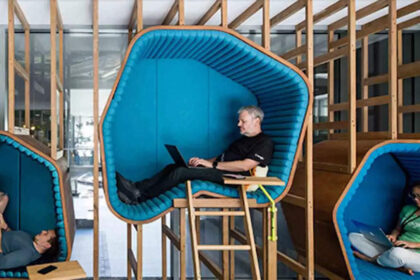 1727699118 photo अल्फाबेट इंक. में कार्य-जीवन संतुलन: 7 नीतियां जो कर्मचारी कल्याण का समर्थन करती हैं