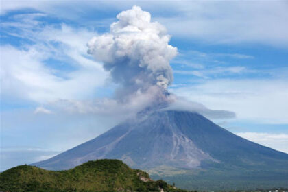 666 1 फिलीपींस ने तत्काल यात्रा प्रतिबंध और साइट बंद करने के साथ कनलाओन ज्वालामुखी विस्फोट की आशंका को लेकर तैयारी शुरू कर दी है