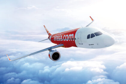 AirAsia 1 एयरएशिया एक्स ने बर्सा मलेशिया की मंजूरी के साथ बड़ी बाधा को पार कर लिया, जिससे कैपिटल ए बरहाद के विमानन व्यवसाय के अधिग्रहण और नए विमानन समूह के गठन का रास्ता साफ हो गया