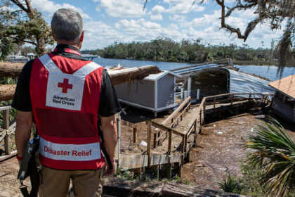 American Airlines 1 तूफान हेलेन राहत के लिए अमेरिकन एयरलाइंस ने एयरलिंक और अमेरिकन रेड क्रॉस के साथ साझेदारी की