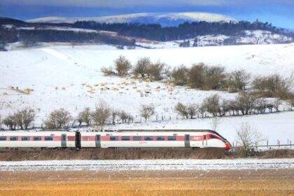 LNER TICKETS ON SALE FOR CHRISTMAS TRAVEL क्रिसमस और नए साल पर यात्रा के लिए एलएनईआर टिकट बिक्री पर हैं