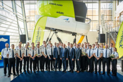 airbiltic एयरबाल्टिक पायलट अकादमी में स्नातकों की संख्या 100 तक पहुंची, 15 नए उम्मीदवारों का स्वागत