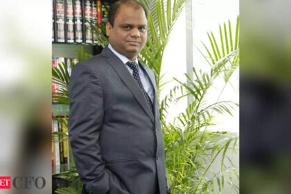 alphacorp eyes bse listing rs 1000 crore revenue by fy27 says cfo santosh agarwal अल्फाकॉर्प की नजर बीएसई लिस्टिंग पर, वित्त वर्ष 27 तक 1,000 करोड़ रुपये का राजस्व हासिल करने पर: सीएफओ संतोष अग्रवाल, ईटीसीएफओ