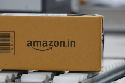 amazon reuters 1566448396353 कोविड-19: सरकार ने यू-टर्न लिया, ई-कॉमर्स प्लेटफॉर्म के ज़रिए गैर-ज़रूरी वस्तुओं की बिक्री पर रोक लगाई