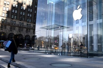 apple afp full 1584358842266 एप्पल ने चीन के बाहर अपने उत्पादों पर खरीद सीमा हटाई